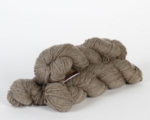 rose grey merino grist 4 worsted yarn